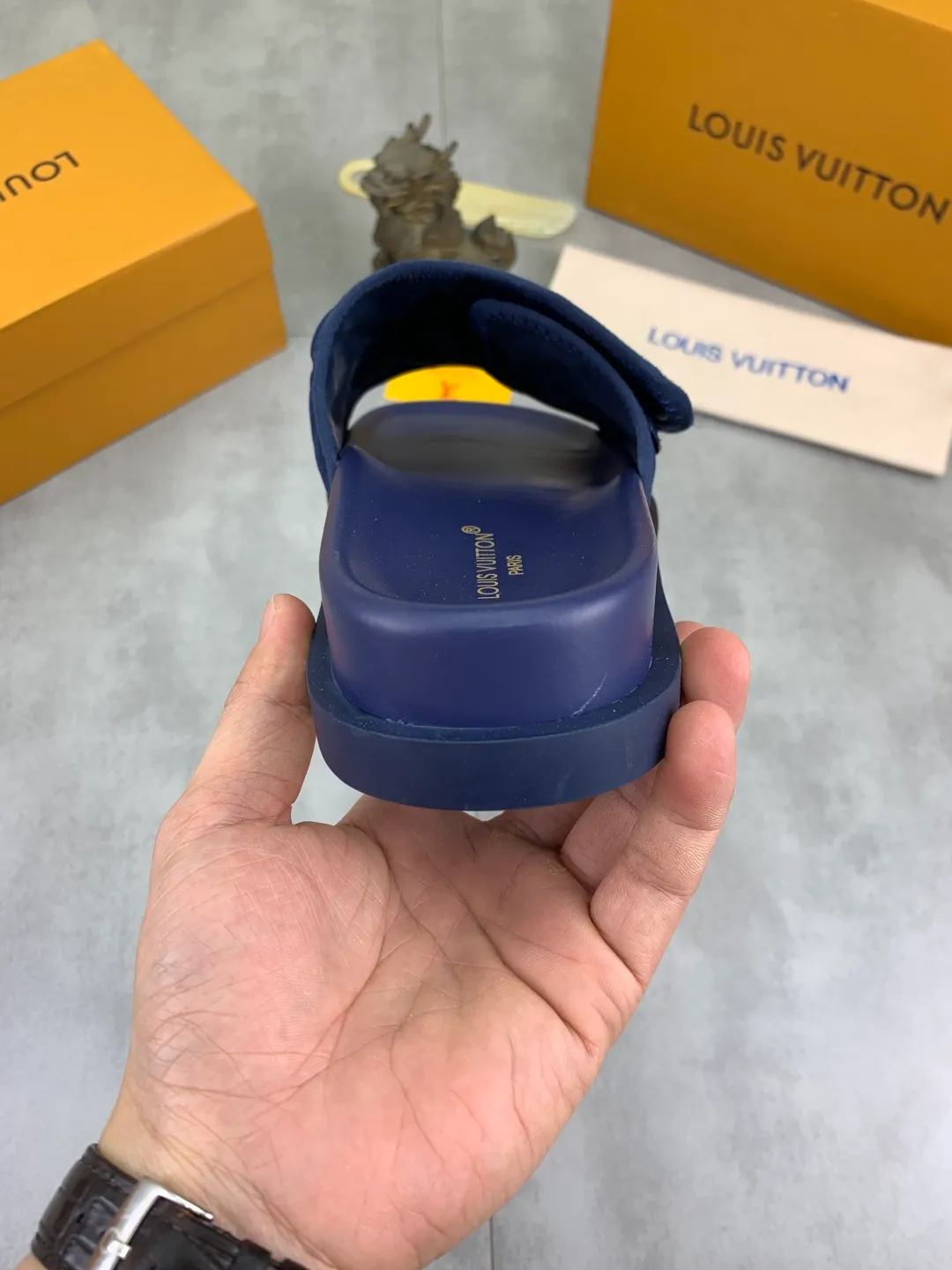 Men's shoes 💰P320 💰[New style]🆘 Original quality [LOUIS VUITTON] The popular Louis Vuitton LV men's slippers on the official website are on sale simultaneously! Original fabric imported from Italy, original factory special supply, code number: 38-44 (45 customized), many colors available